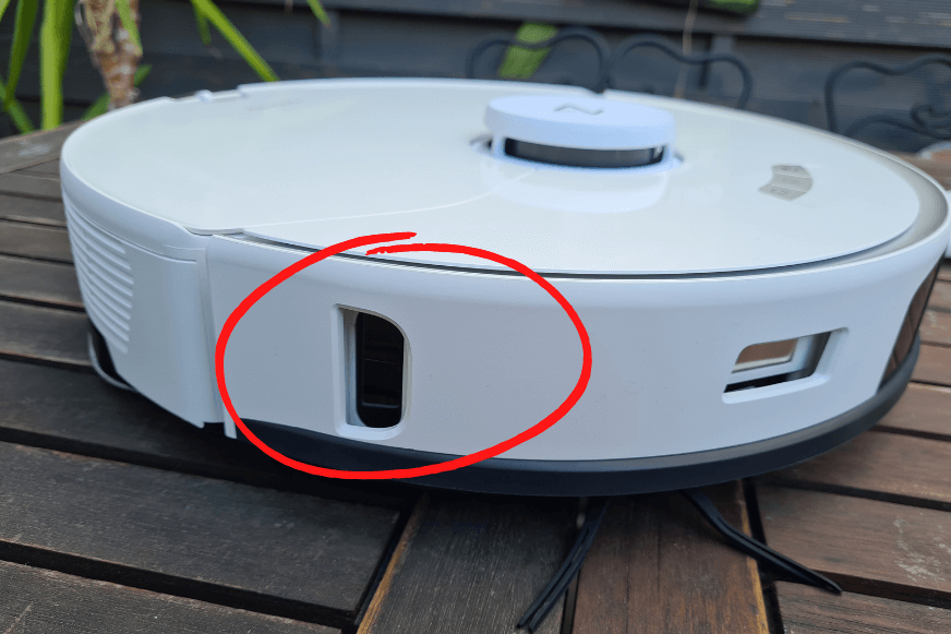 Сенсор для стены Roborock S7 Pro Ultra виден крупным планом